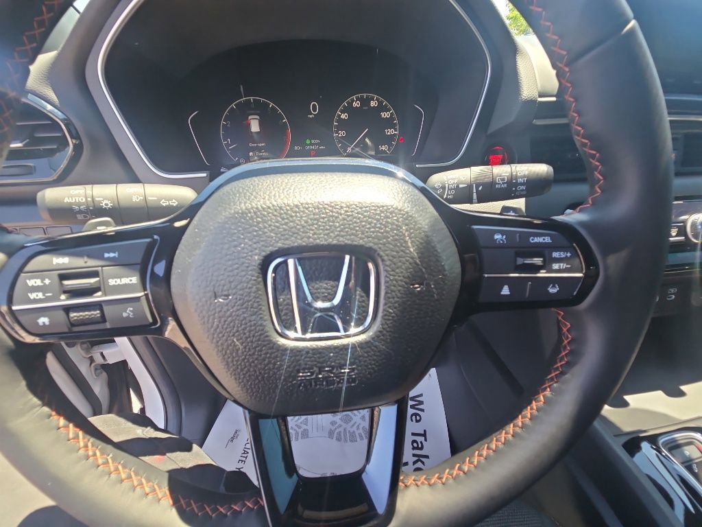 Used 2025 Honda Pilot Sport image 16