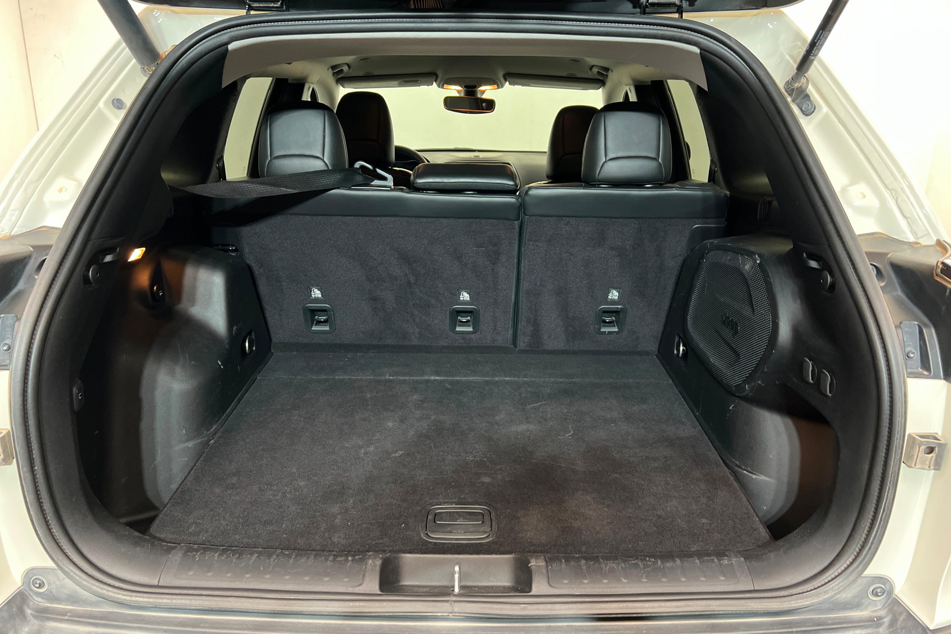 Used 2019 Jeep Cherokee Latitude Plus AWD/4WD image 22
