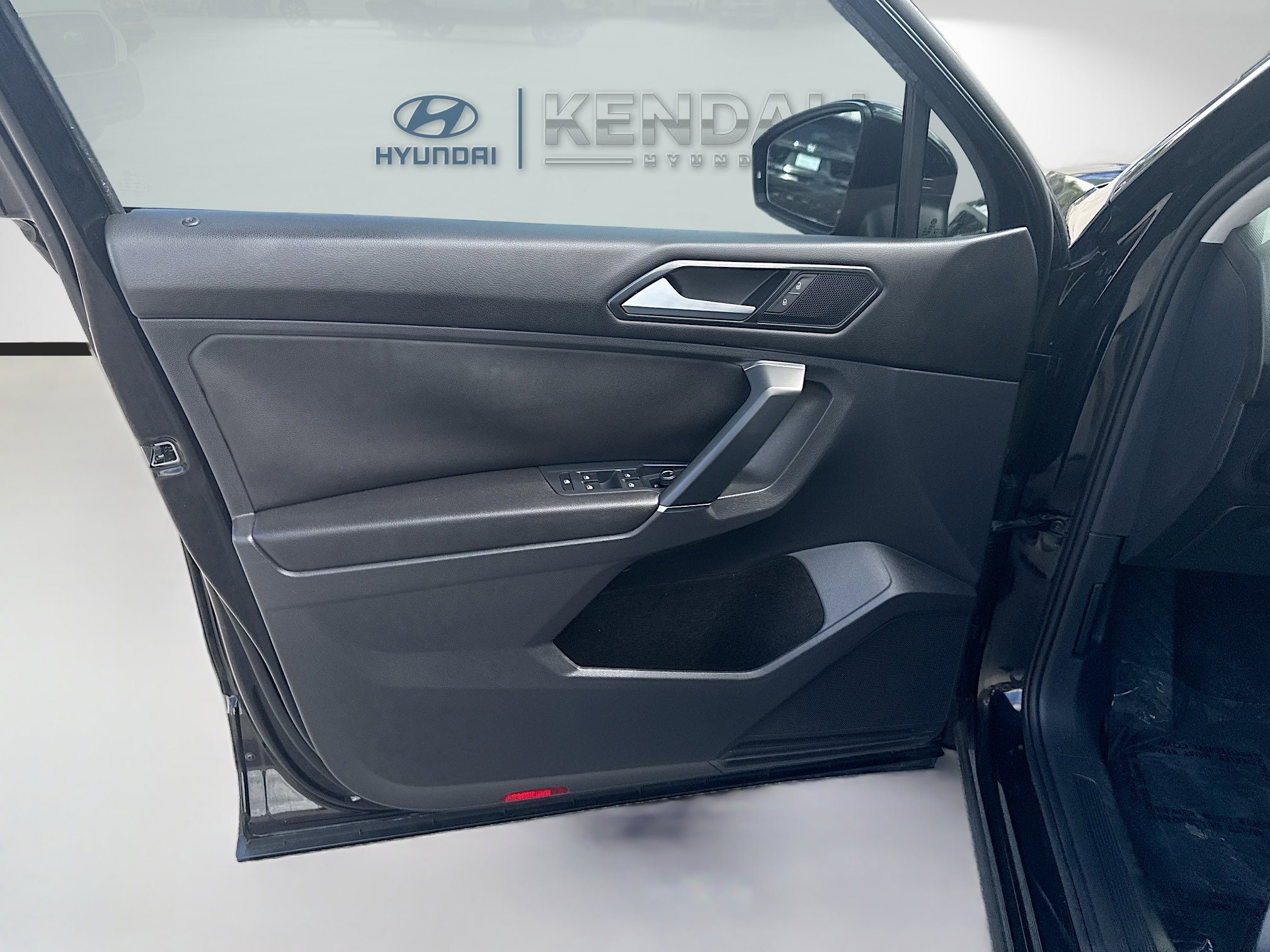 Used 2018 Volkswagen Tiguan SE FWD image 17