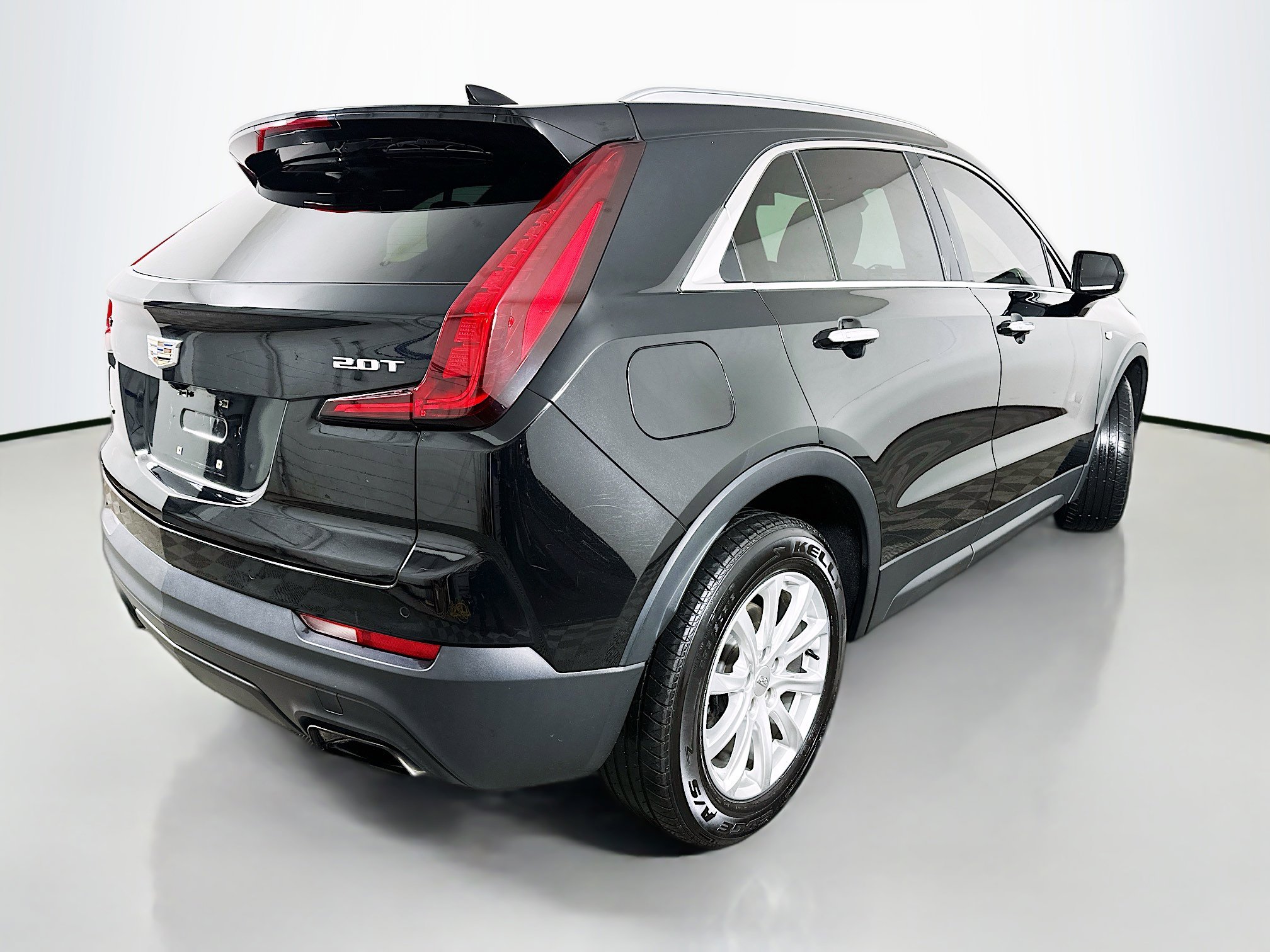 Used 2019 Cadillac XT4 Luxury w/ Cold Weather Package AWD/4WD image 7