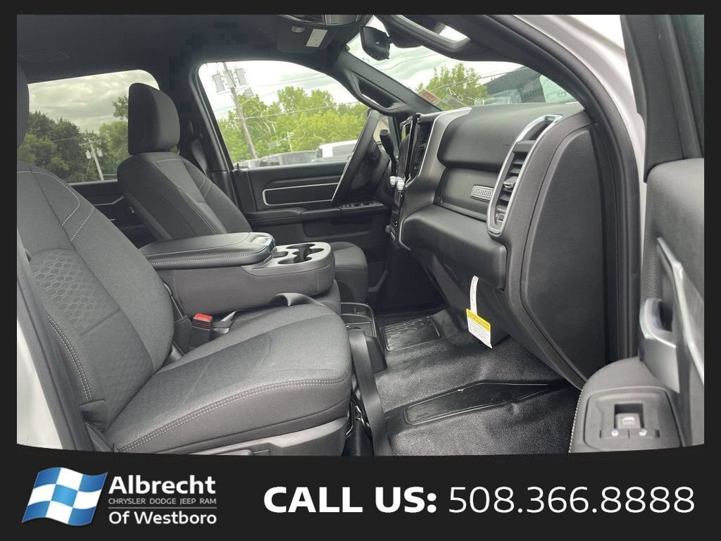 New 2026 RAM 3500 Big Horn AWD/4WD image 17