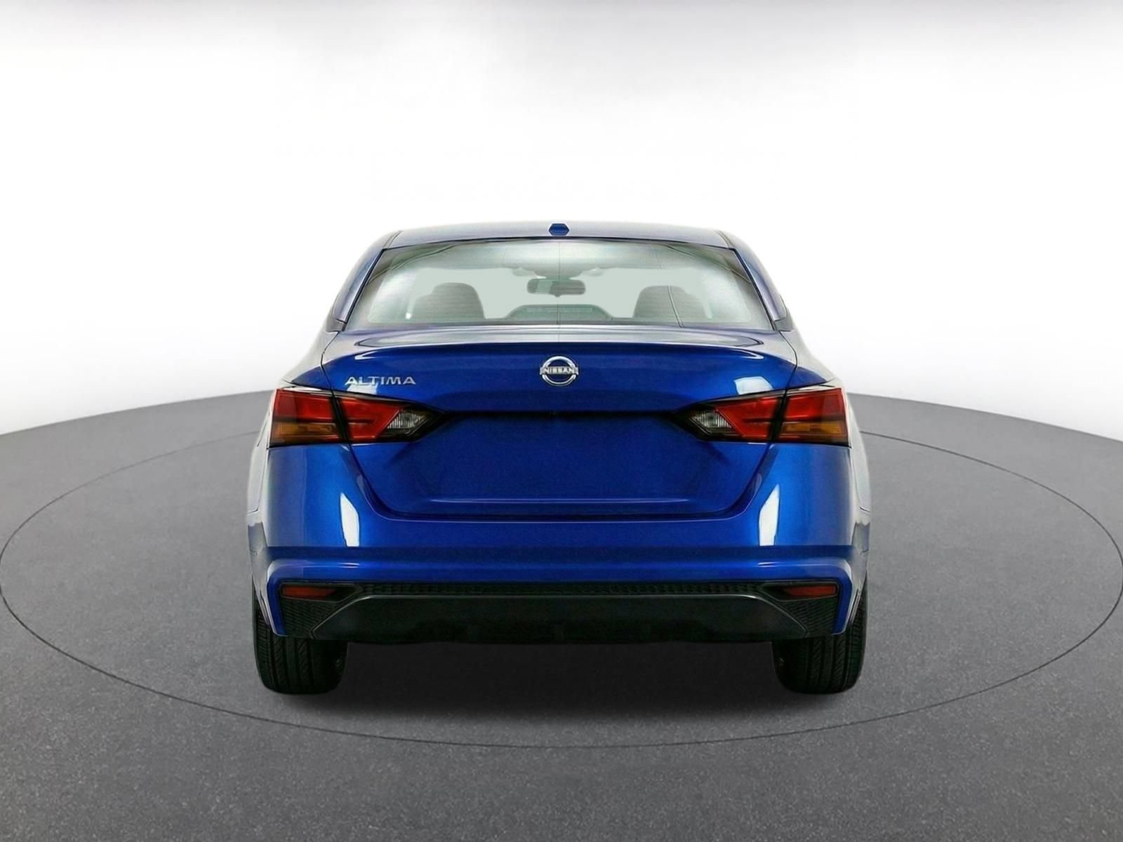 Used 2025 Nissan Altima 2.5 SV FWD image 8