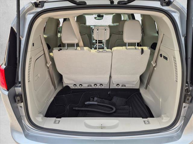Used 2018 Chrysler Pacifica Limited w/ Advanced Safetytec Group FWD image 6