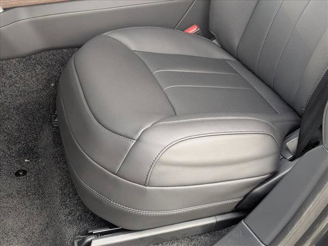 New 2025 Land Rover Range Rover Long Wheelbase SE image 4