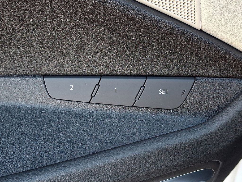 Used 2024 Audi Q8 e-tron Premium Plus image 26