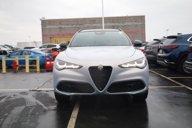 New 2025 Alfa Romeo Stelvio Sprint AWD/4WD video 2