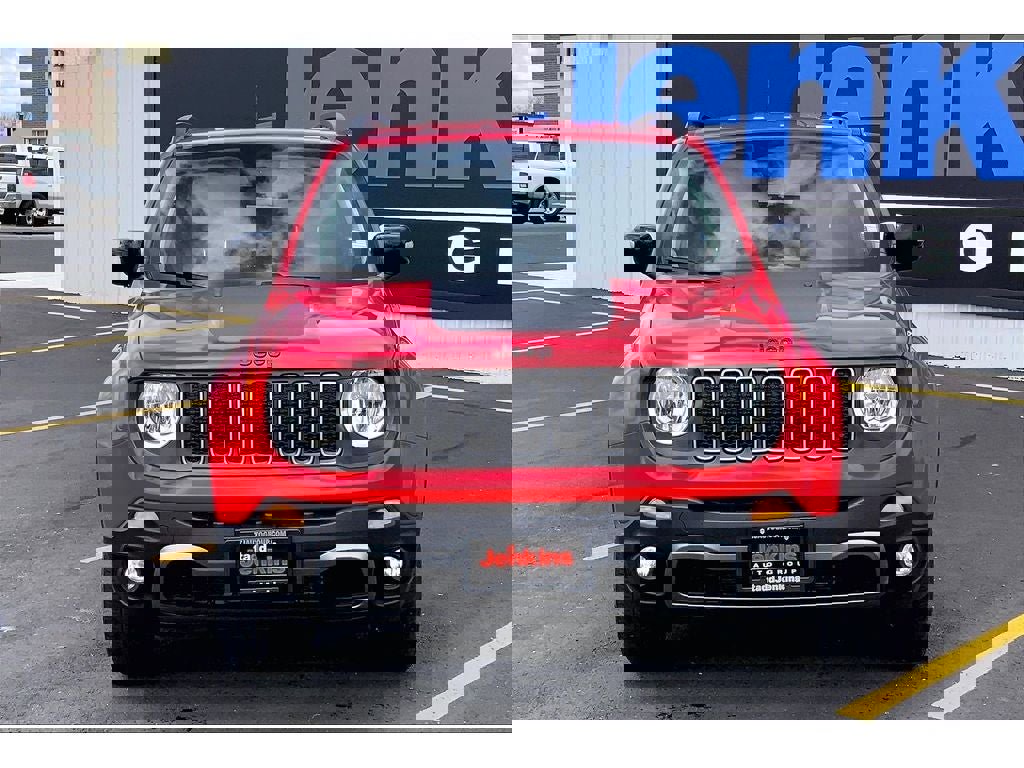 Used 2023 Jeep Renegade Latitude image 3