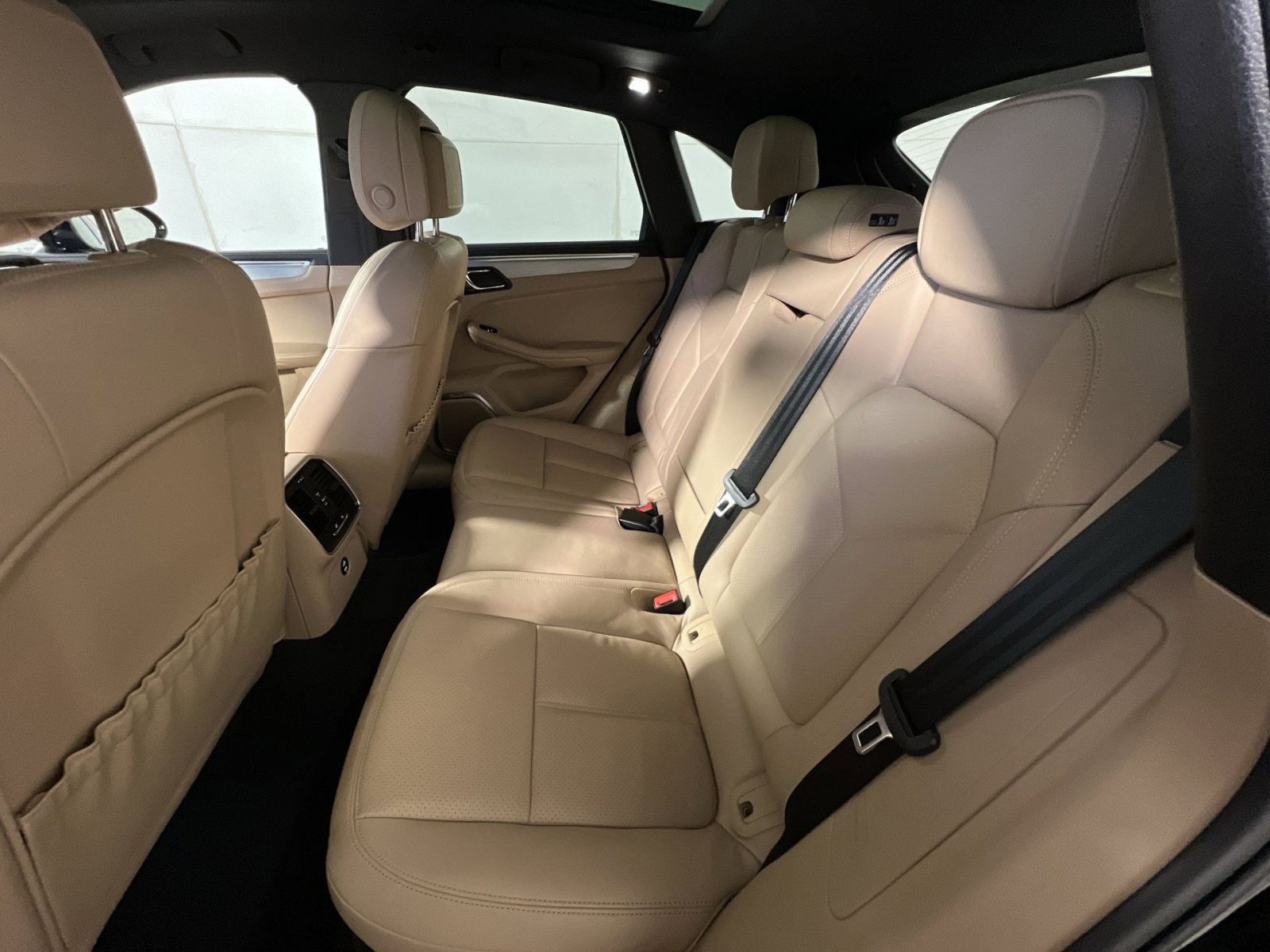 Used 2022 Porsche Macan S image 25