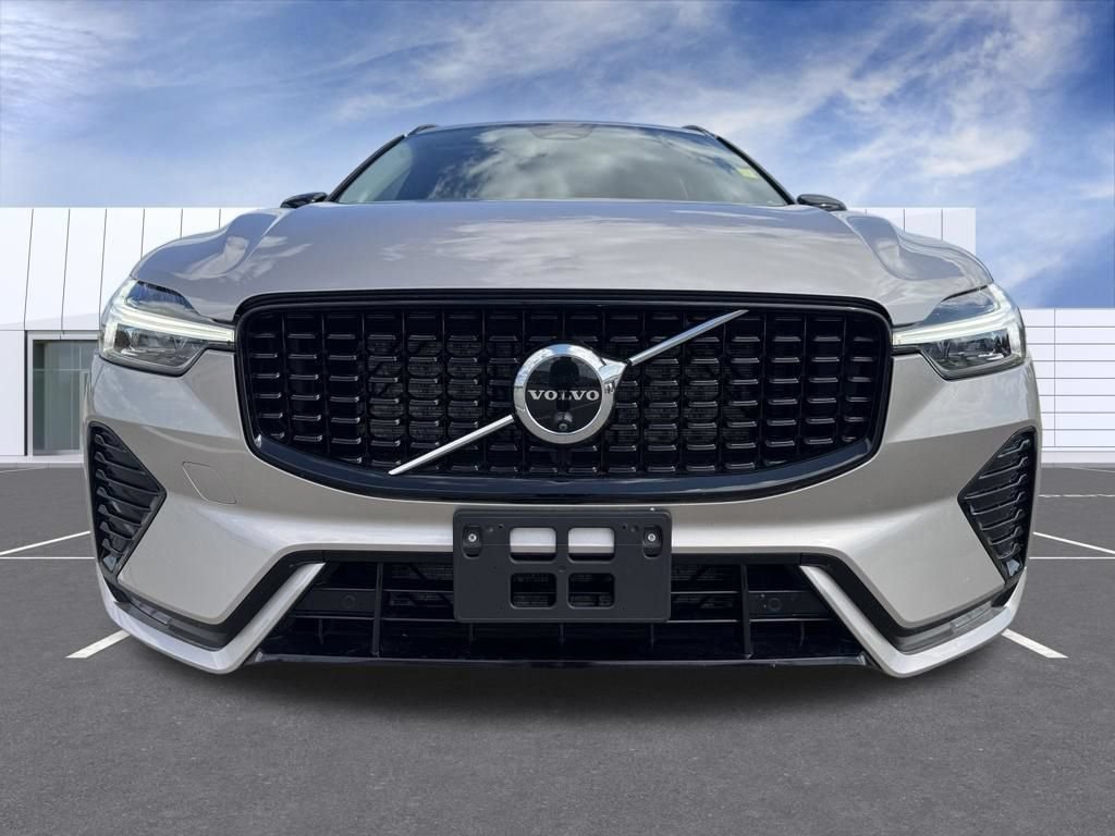 Used 2025 Volvo XC60 B5 Plus AWD/4WD image 7