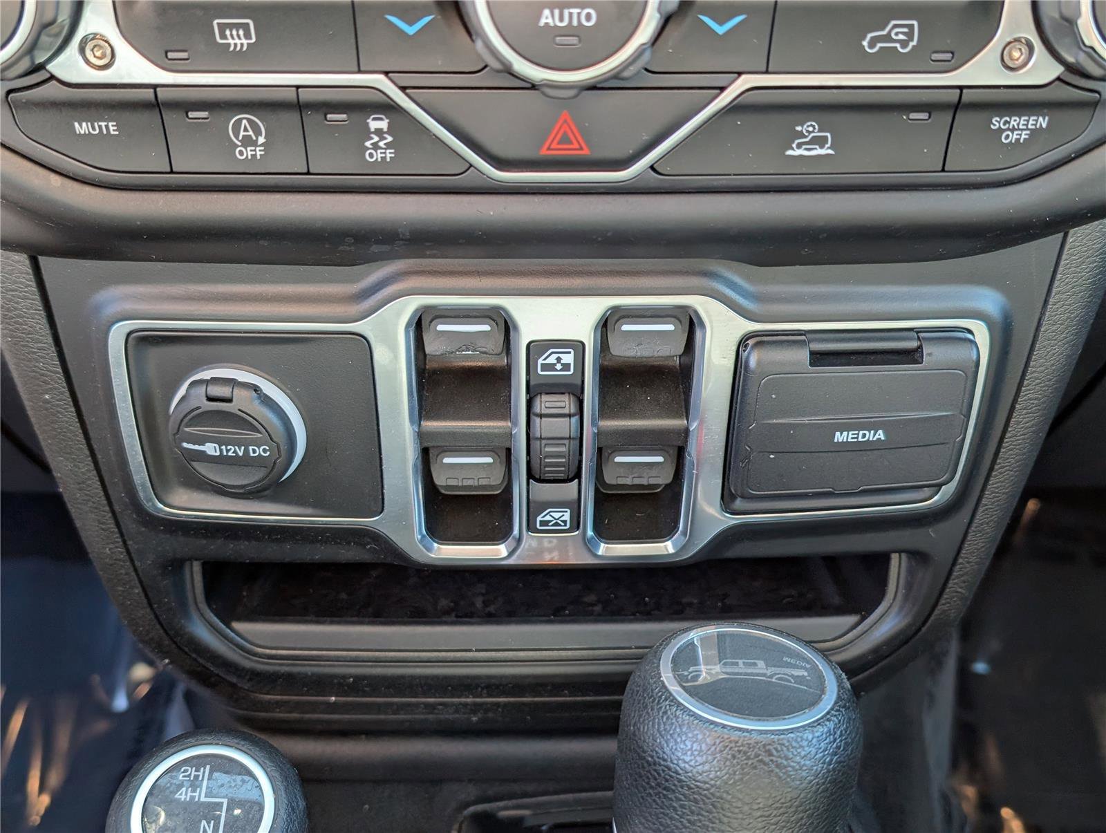 Used 2023 Jeep Gladiator Overland image 24