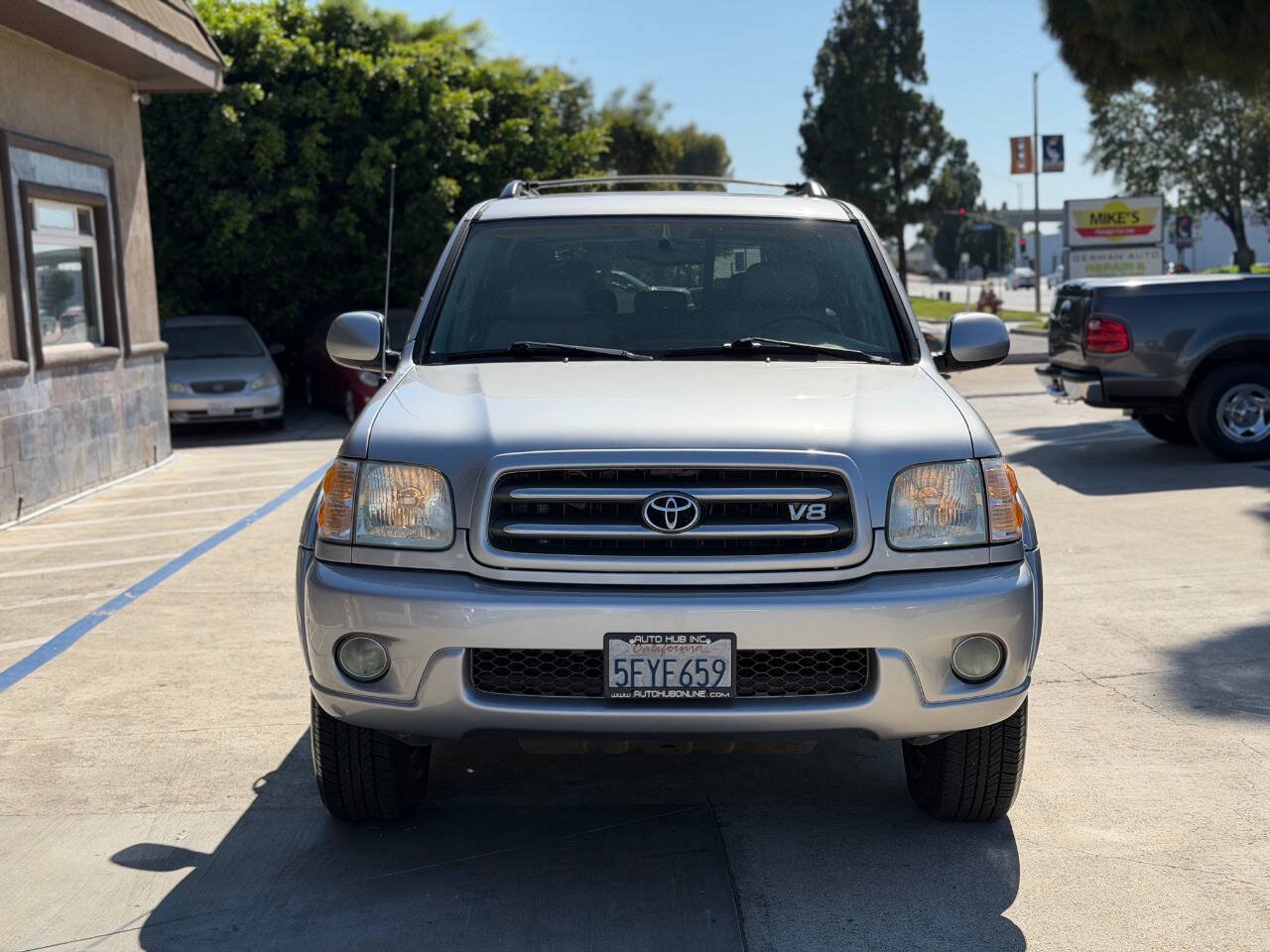 Used 2004 Toyota Sequoia Limited RWD image 3