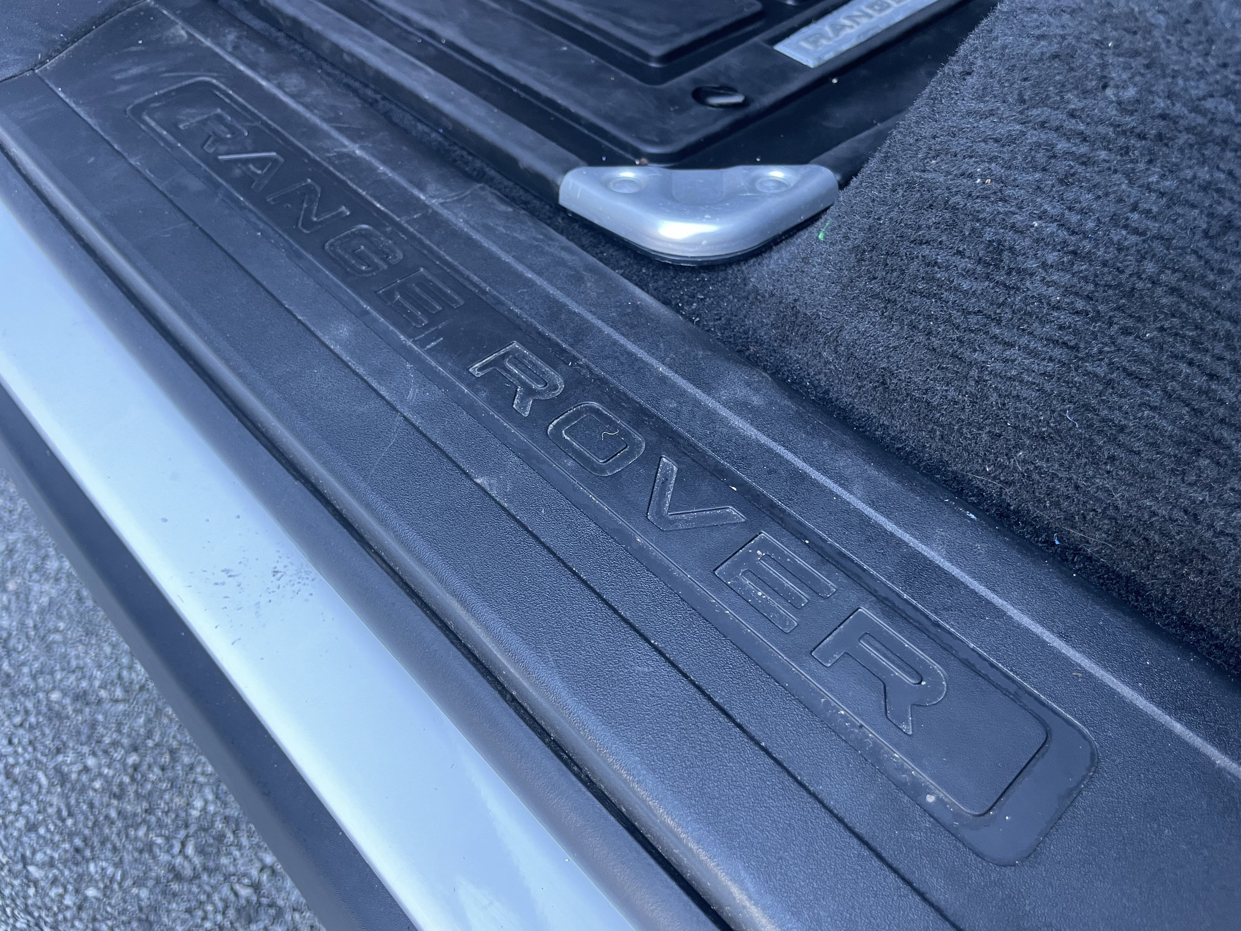 Used 2017 Land Rover Range Rover Sport SE image 39