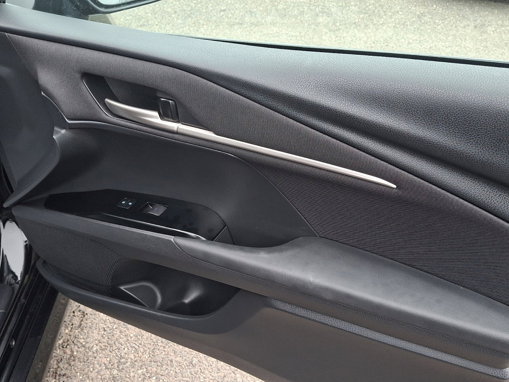 Used 2025 Toyota Camry LE image 10