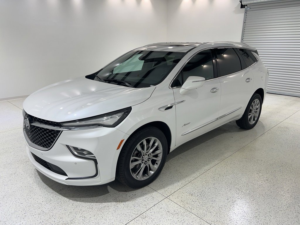 Used 2024 Buick Enclave Avenir w/ Avenir Technology Package image 1
