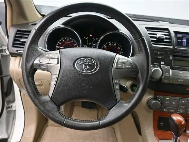 Used 2010 Toyota Highlander Limited image 27