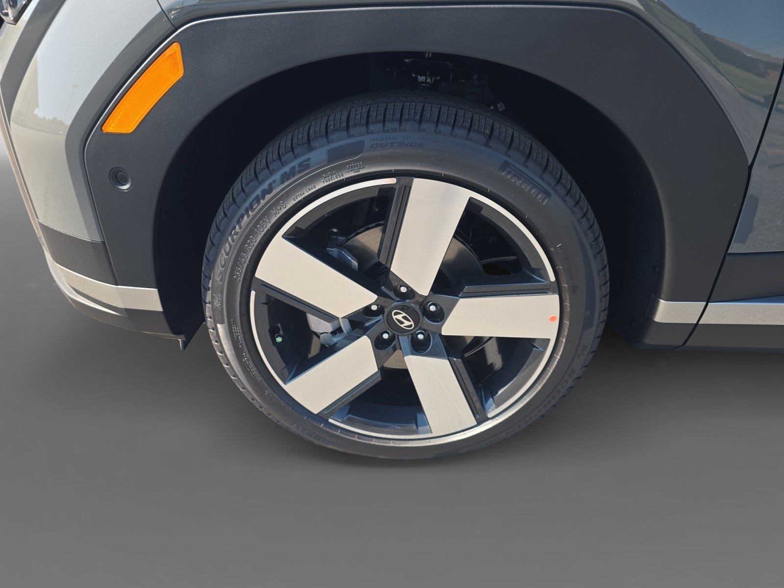 New 2027 Hyundai Santa Fe Limited FWD image 9
