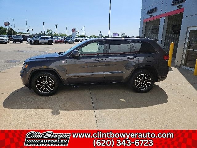 Used 2021 Jeep Grand Cherokee Trailhawk AWD/4WD image 2
