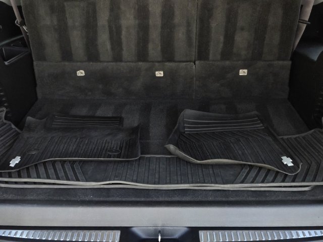 Used 2015 Chevrolet Suburban LTZ RWD image 11