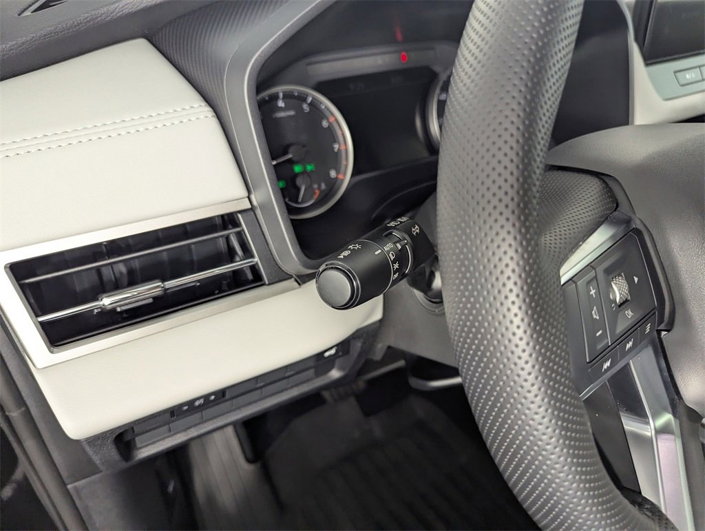 Used 2025 Mitsubishi Outlander SE image 21
