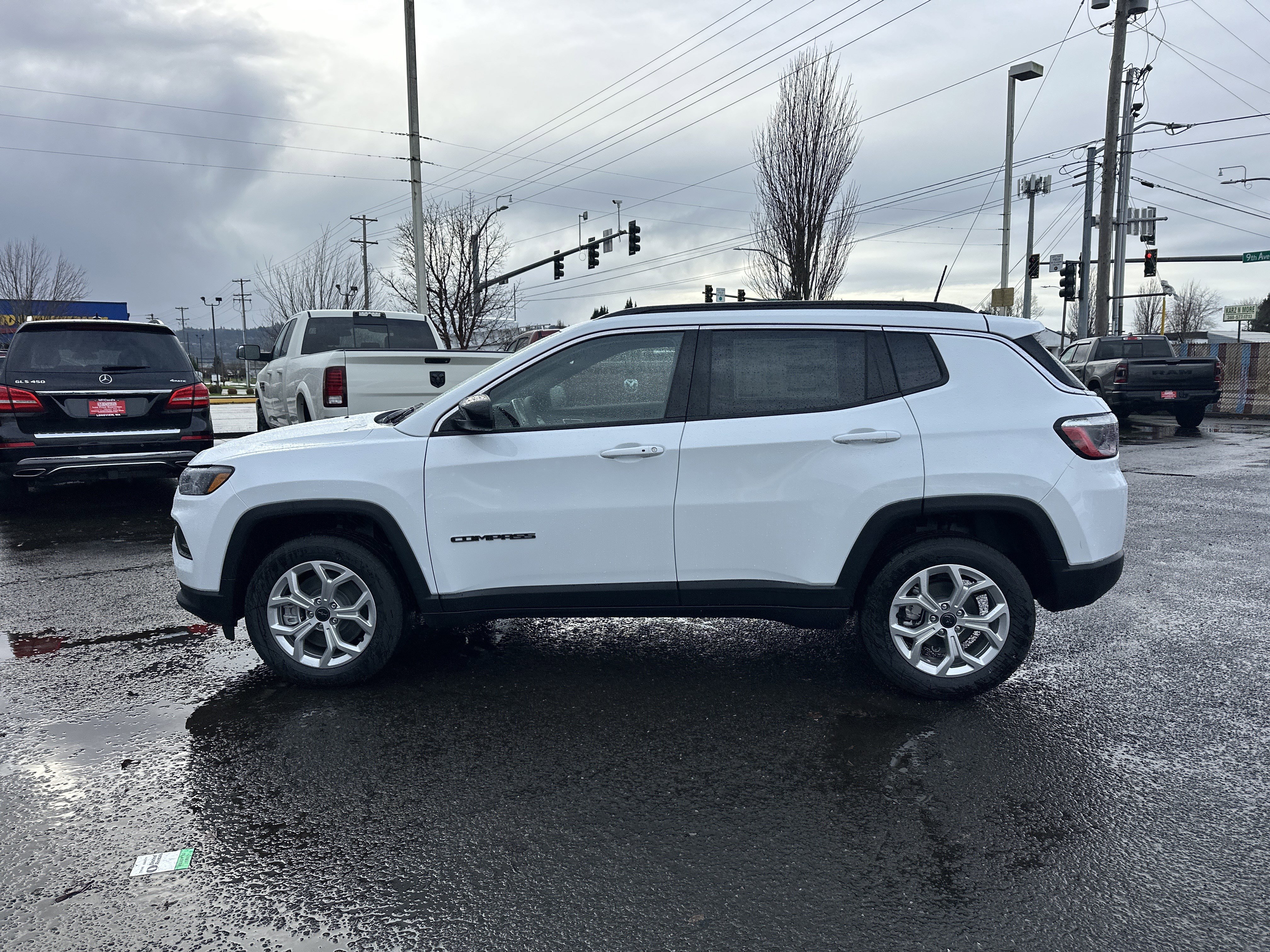New 2026 Jeep Compass Latitude image 2