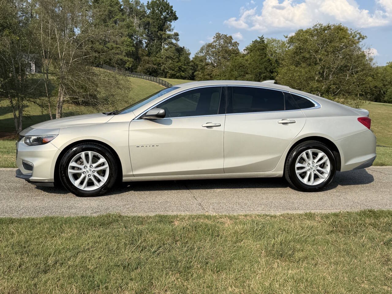 Used 2016 Chevrolet Malibu LT w/ Leather Package FWD image 18