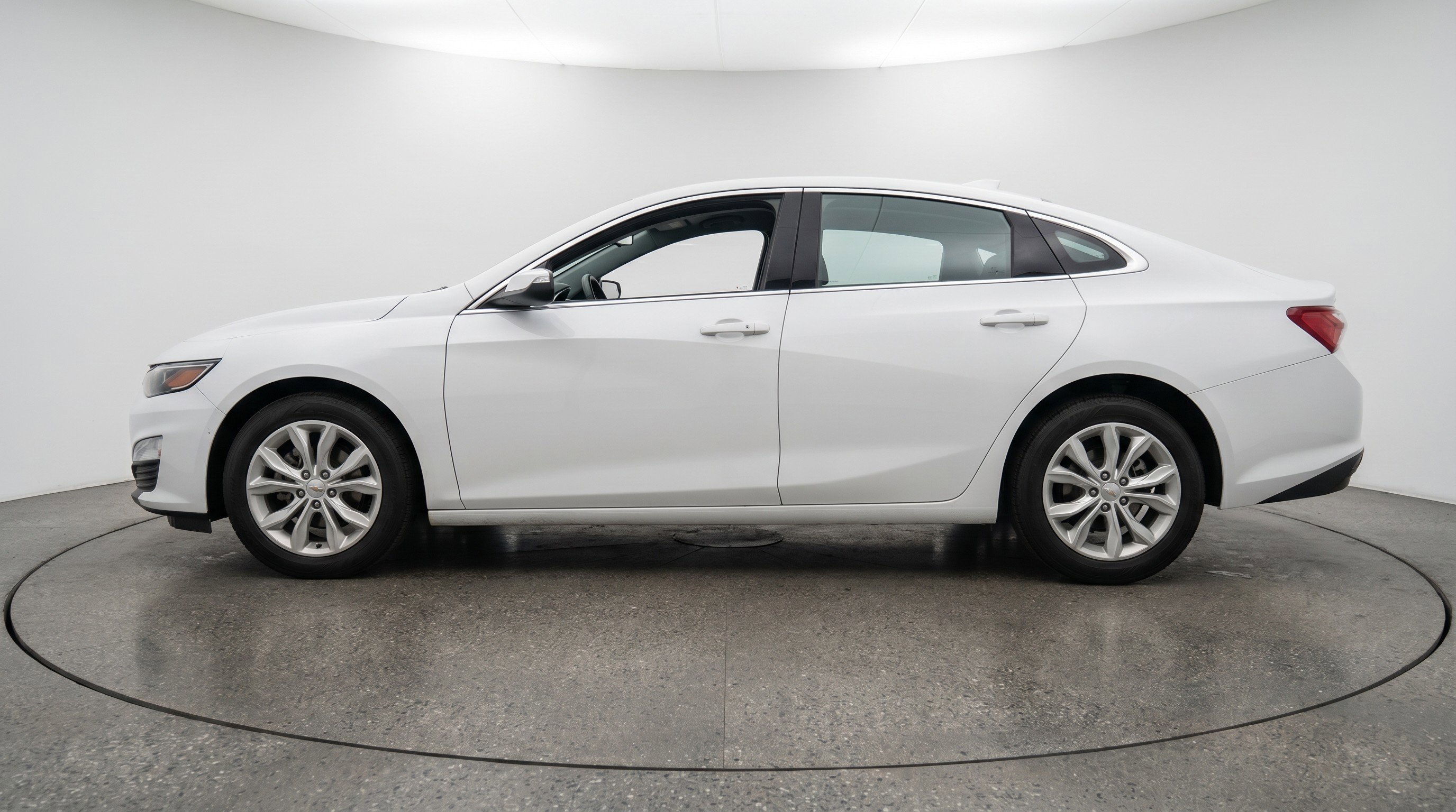 Used 2024 Chevrolet Malibu LT FWD image 5