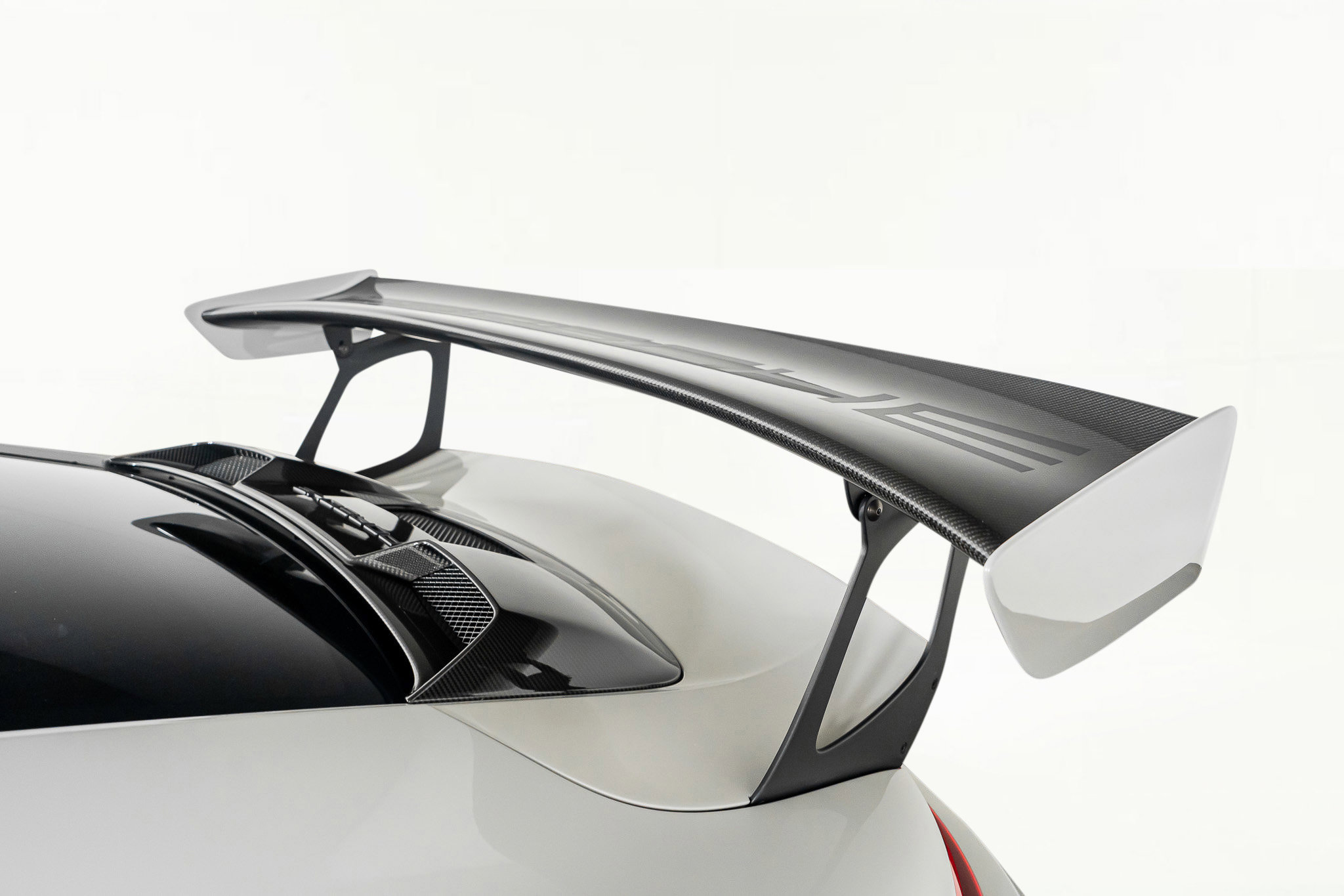 Used 2018 Porsche 911 GT2 RS w/ Weissach Package image 31