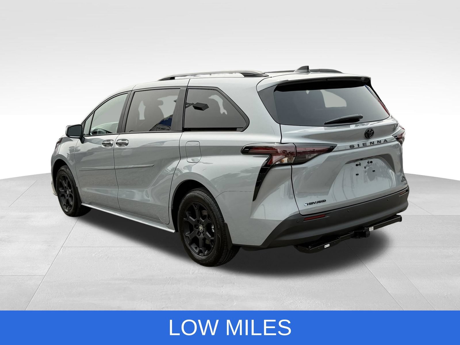 Used 2026 Toyota Sienna XLE Woodland Edition AWD/4WD image 12