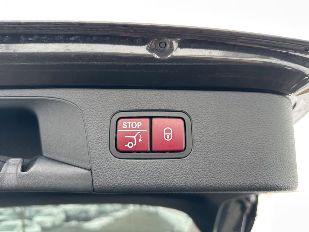 Used 2020 Mercedes-Benz GLC 300 4MATIC image 13