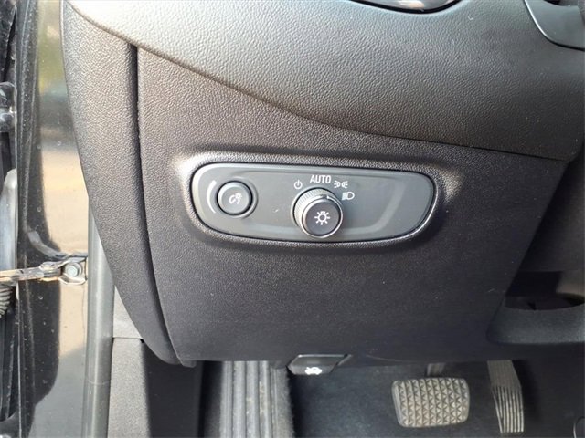 Used 2019 Chevrolet Equinox LT image 17