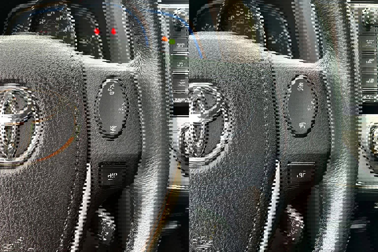 Used 2015 Toyota RAV4 Limited w/ Technology Package image 25