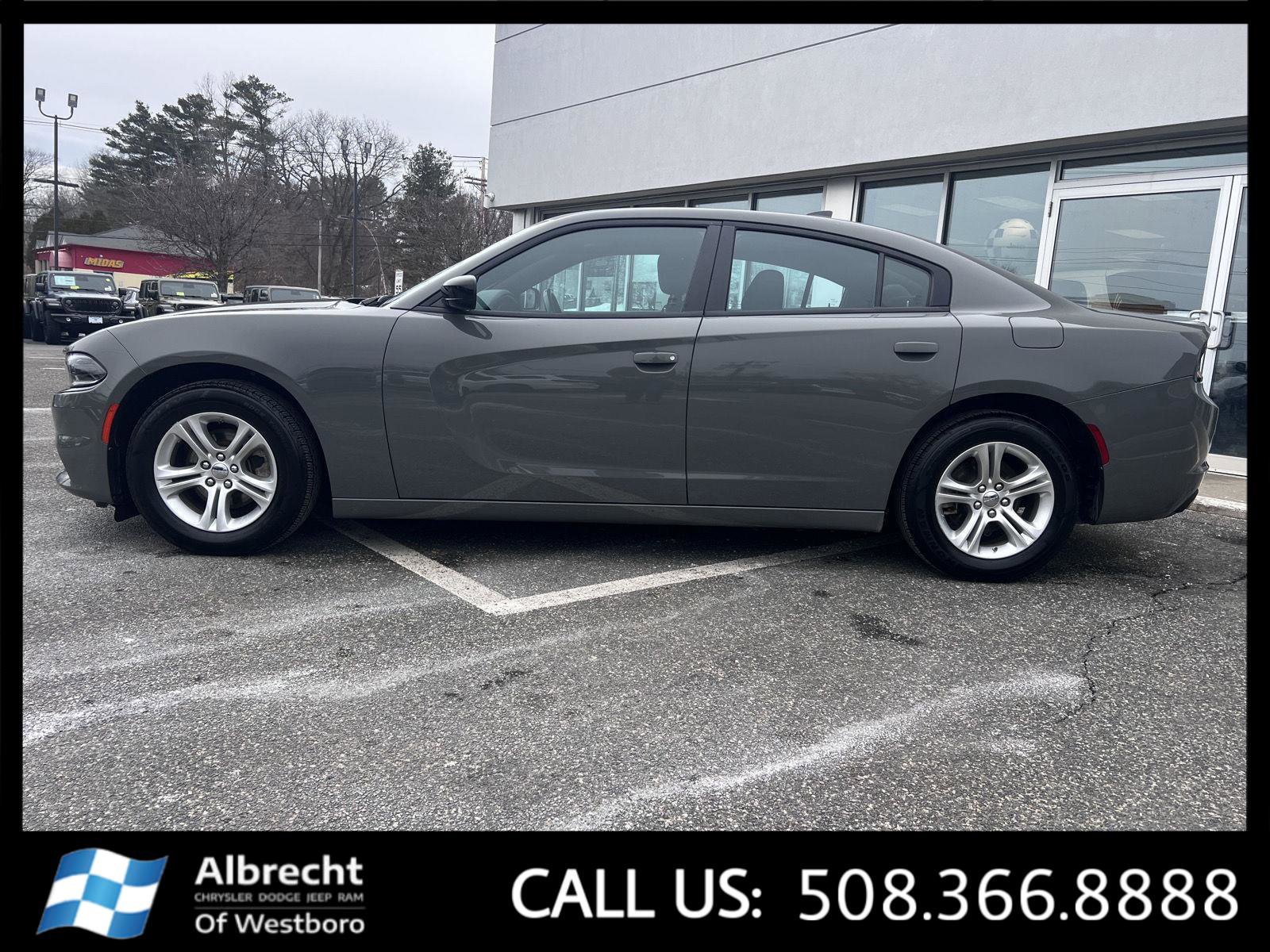 Used 2023 Dodge Charger SXT image 2