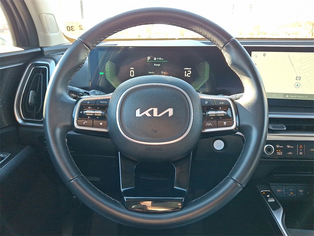 Certified 2025 Kia Sorento EX w/ EX Panoramic Sunroof Package image 8