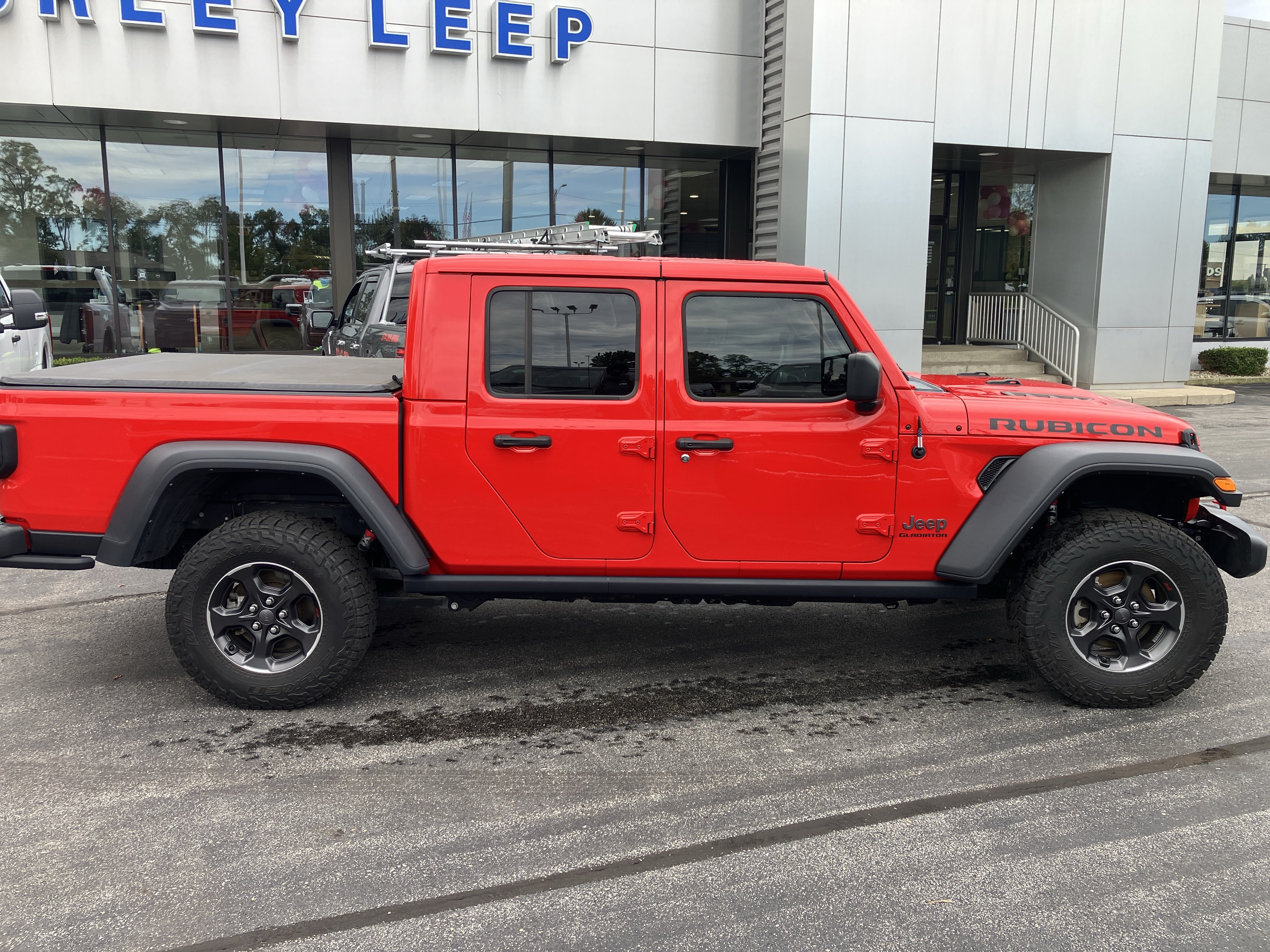 Used 2022 Jeep Gladiator Rubicon w/ LED Lighting Group AWD/4WD image 8