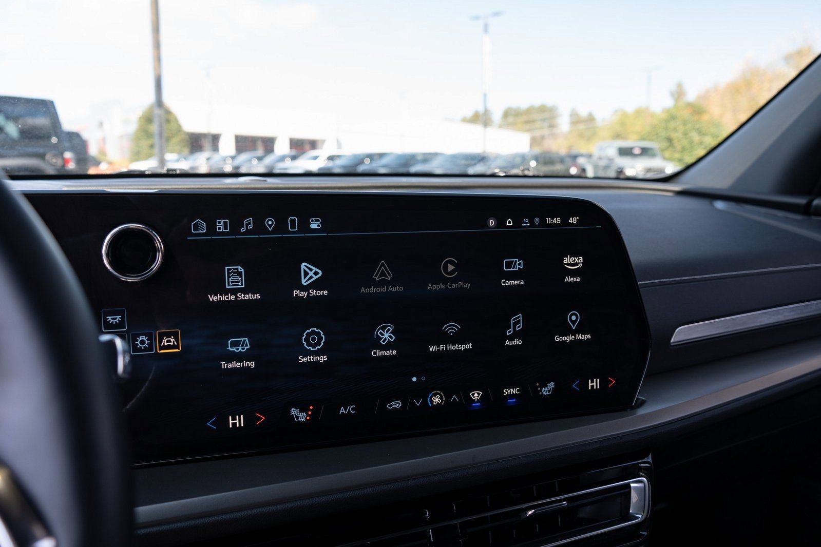 Used 2025 Chevrolet Traverse LT image 24