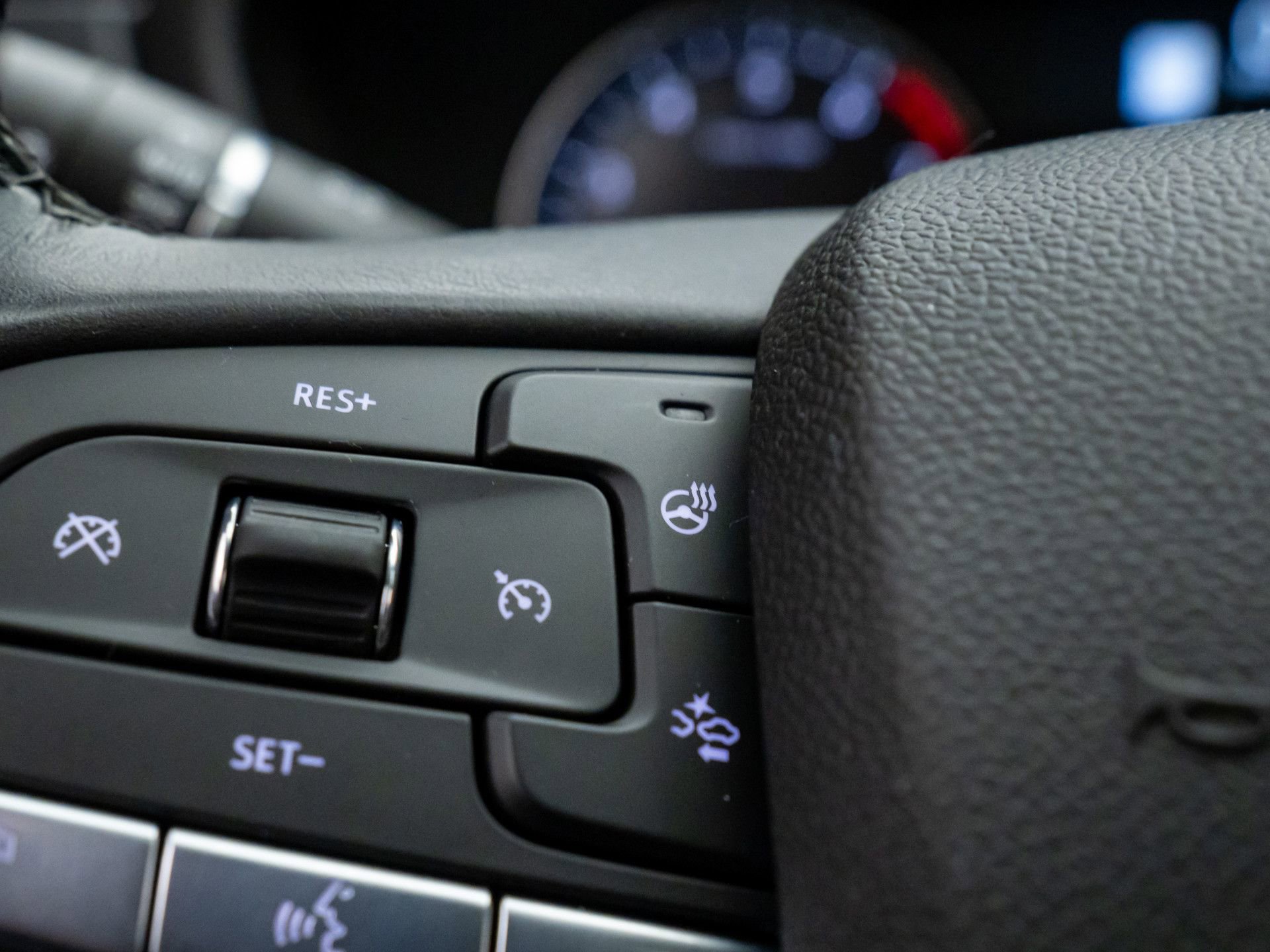 Certified 2023 Cadillac XT4 Luxury w/ Cold Weather Package image 33