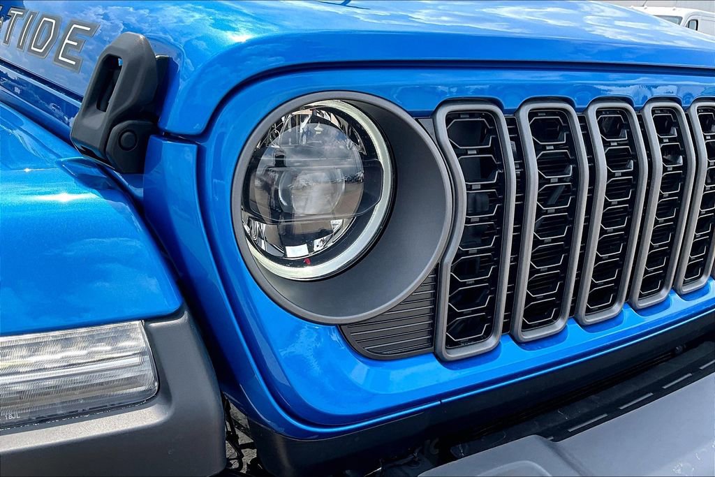 New 2025 Jeep Gladiator High Tide image 16