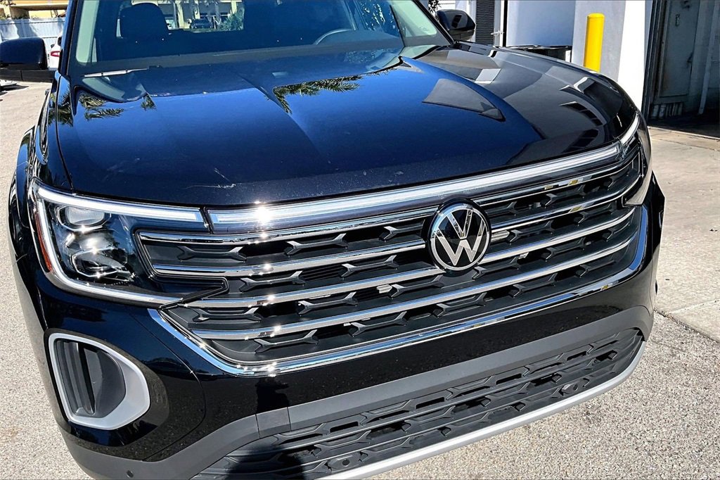 Certified 2025 Volkswagen Atlas SE w/ Panoramic Sunroof Package image 11