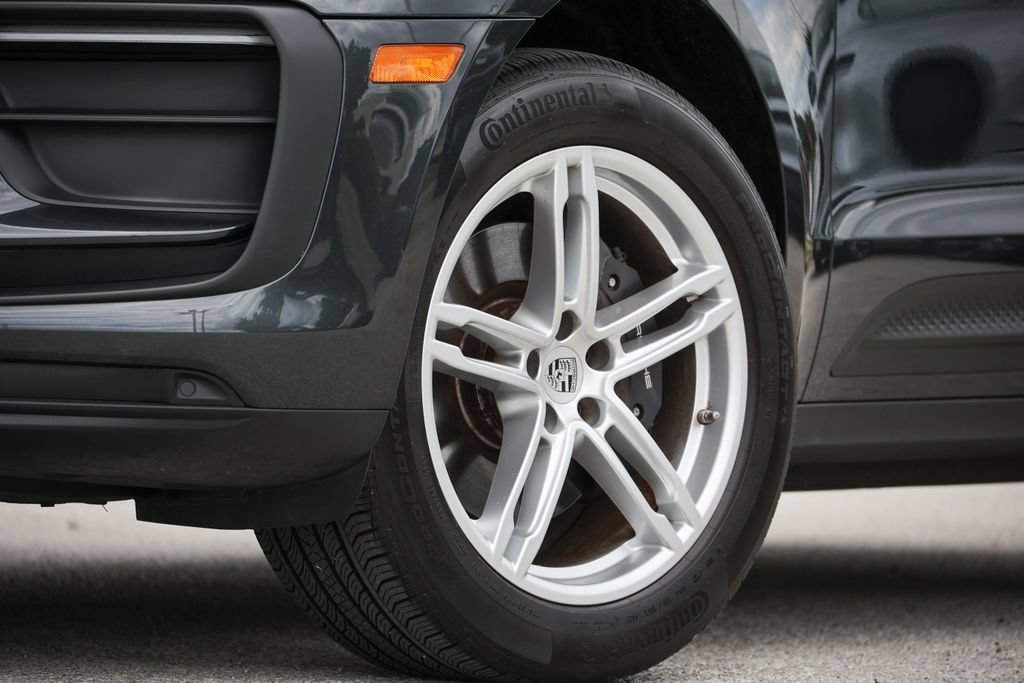 Certified 2023 Porsche Macan Turbo AWD/4WD image 9