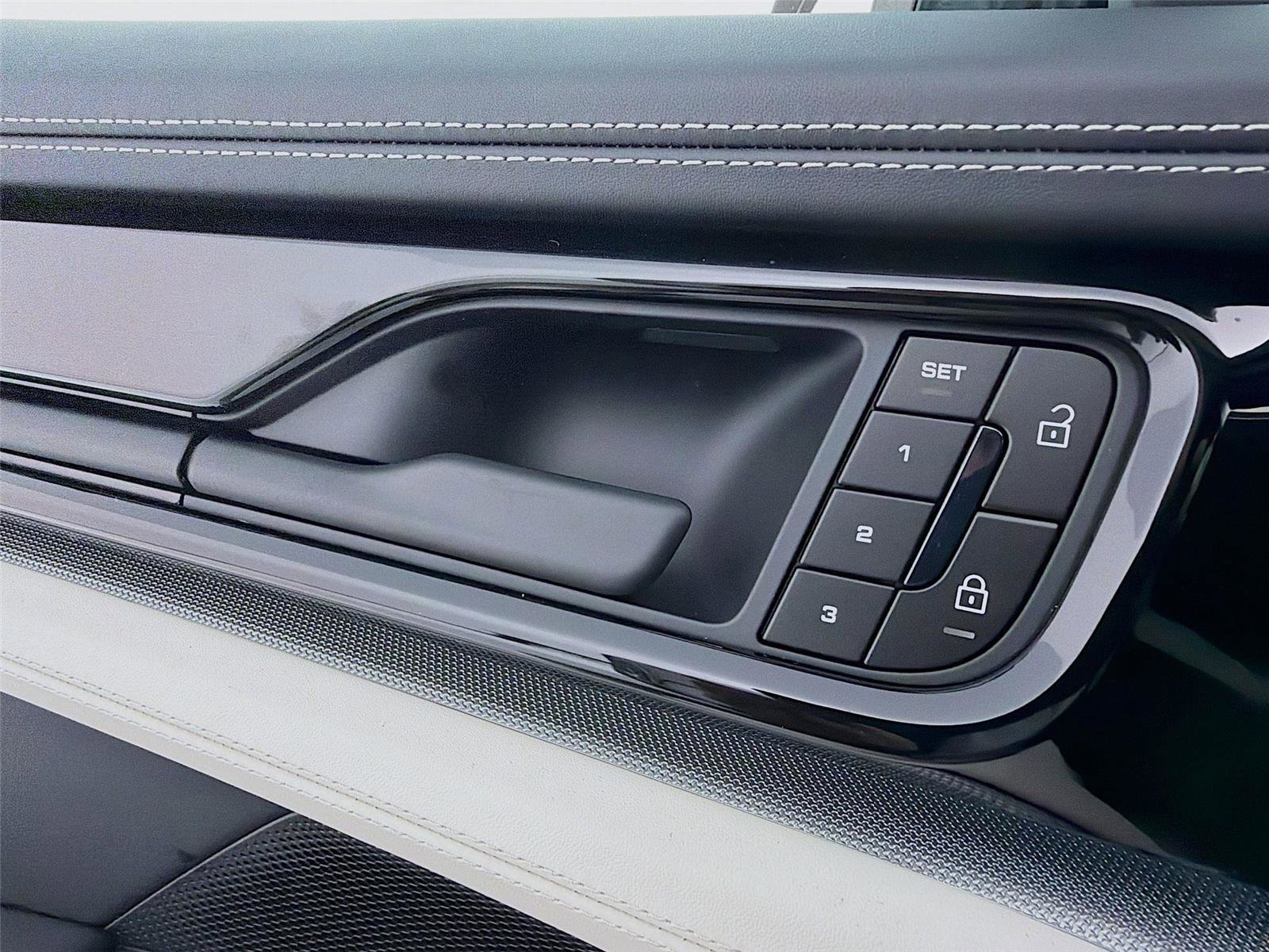 New 2026 Porsche Panamera 4 image 9