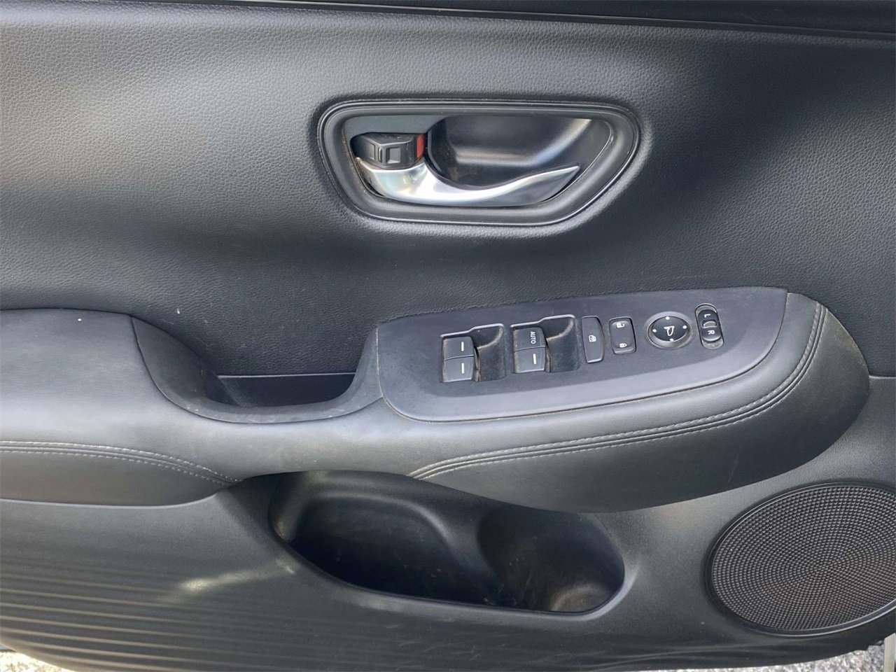 Used 2023 Honda HR-V LX image 15