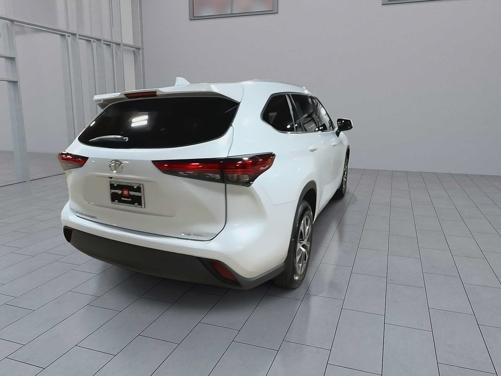 Used 2022 Toyota Highlander XLE AWD/4WD image 8