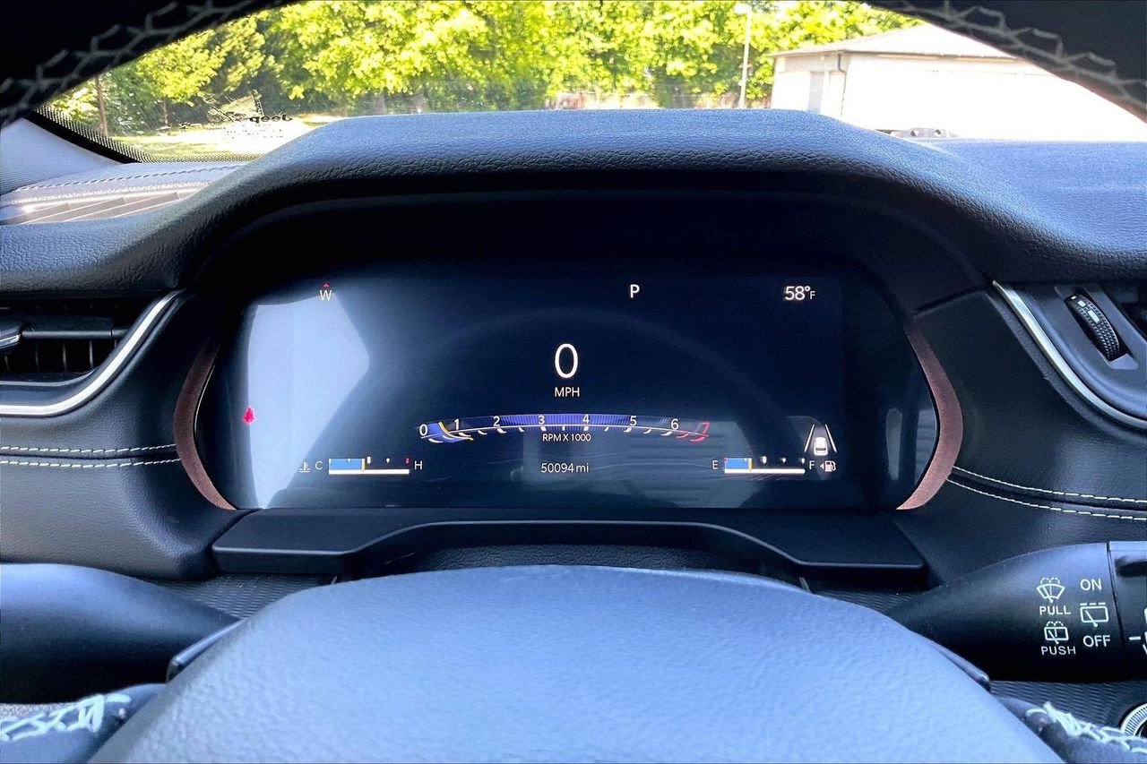 Used 2023 Jeep Grand Cherokee Altitude AWD/4WD image 10