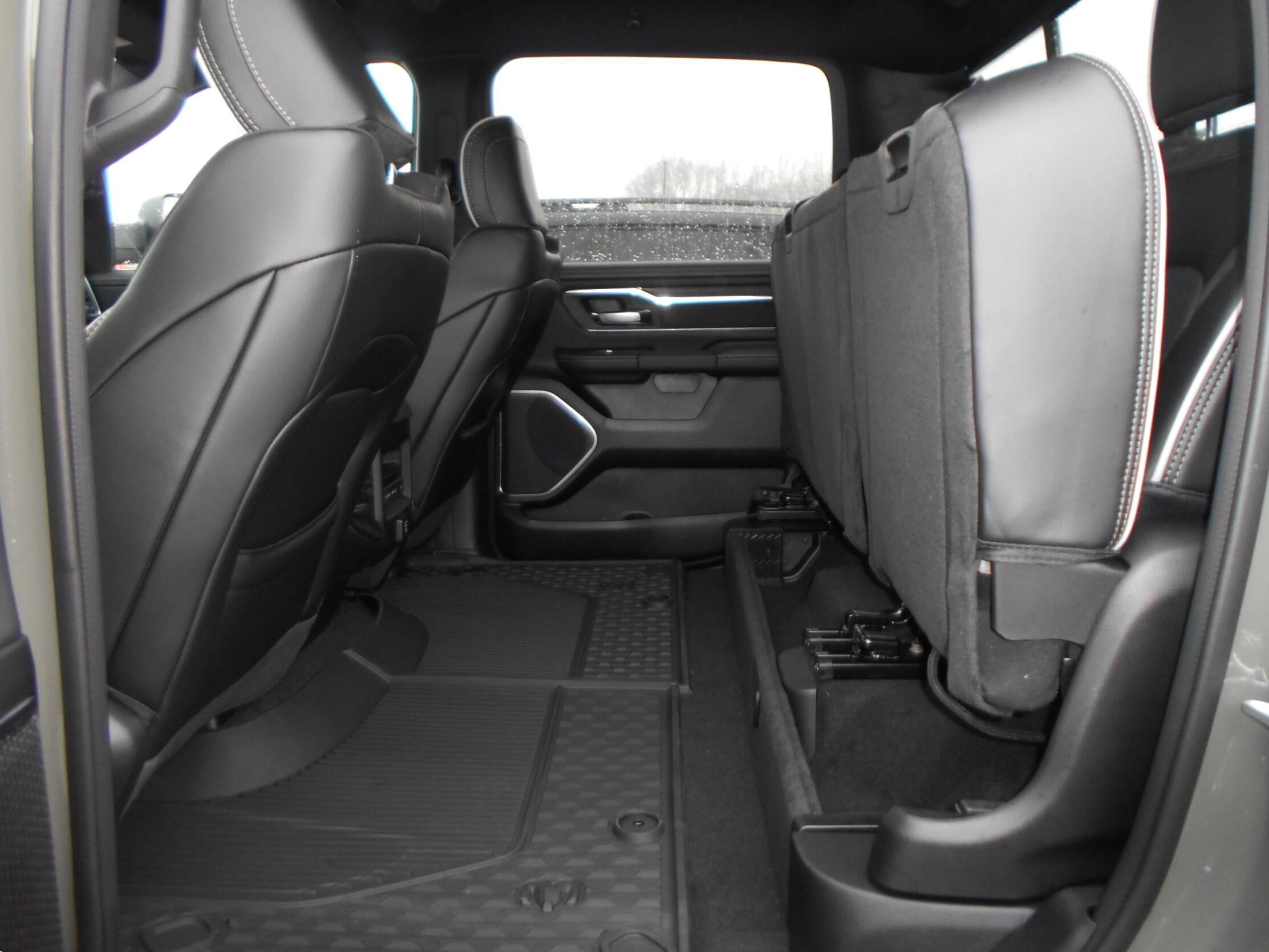 New 2026 RAM 1500 Laramie AWD/4WD image 15