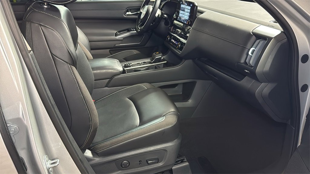 Used 2024 Nissan Pathfinder SL image 6