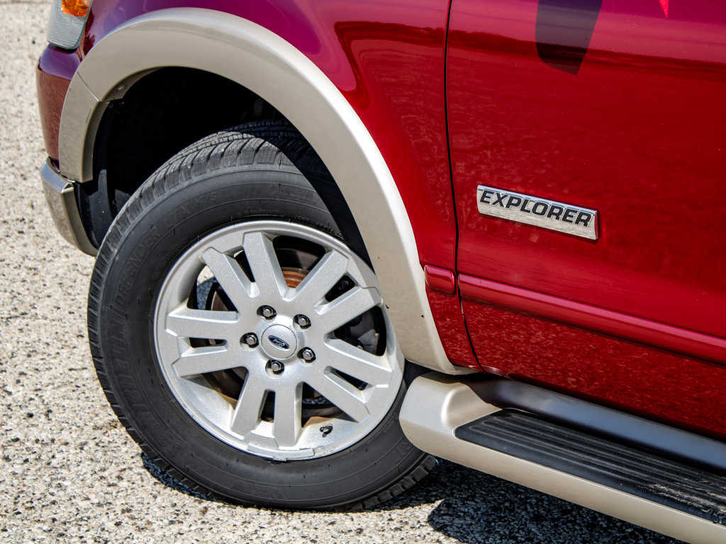 Used 2006 Ford Explorer Eddie Bauer AWD/4WD image 8