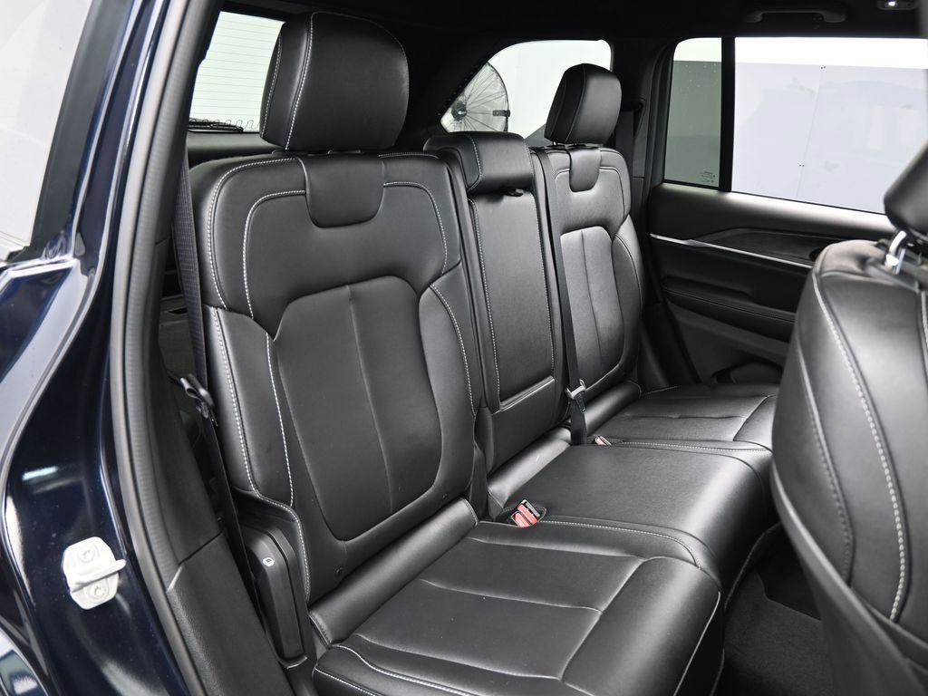 Used 2024 Jeep Grand Cherokee Limited w/ Black Appearance Package image 46