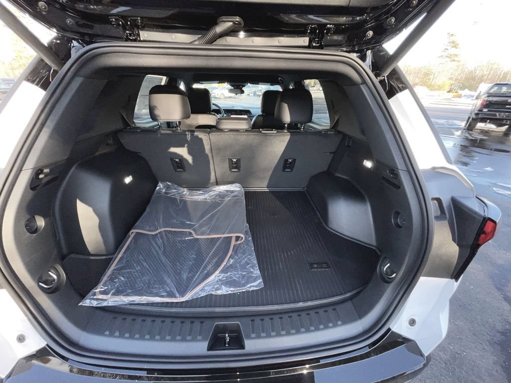 New 2026 GMC Terrain AT4 w/ LPO, Floor Liner Package AWD/4WD image 32
