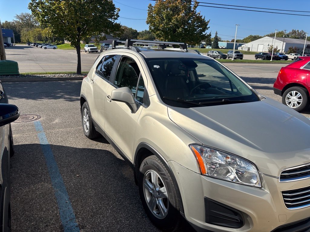 Used 2016 Chevrolet Trax LT w/ LT Sun and Sound Package FWD image 7