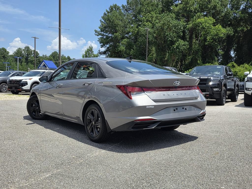 Used 2023 Hyundai Elantra SEL FWD image 4